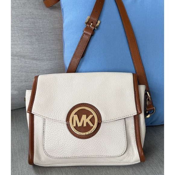 Michael Kors Handbags - Michael Kors Margo Tan with White Pebbled Leather & Chain Crossbody Bag Purse